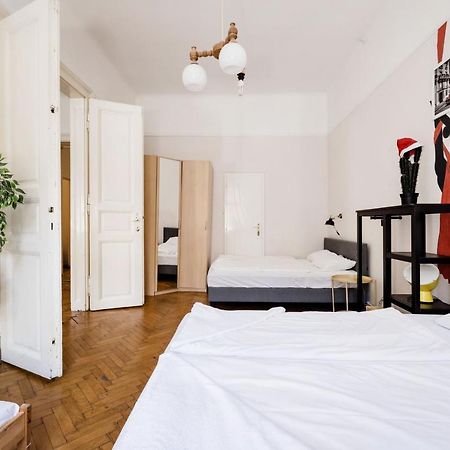 Downtown Circus Apartment Budapest Bagian luar foto